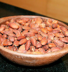 Almendras saladas al horno con especias