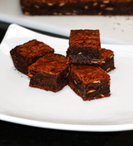 Brownies con Pepitas de Chocolate y Almendras