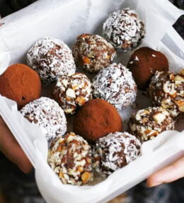 Bolitas Iraníes energizantes de Almendras y Dátiles