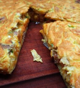 Tortilla de Papas Fritas Compradas con Longaniza