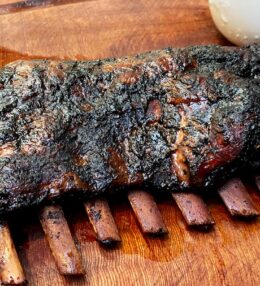 Costillar de Jabalí al Ajo Negro y Miel